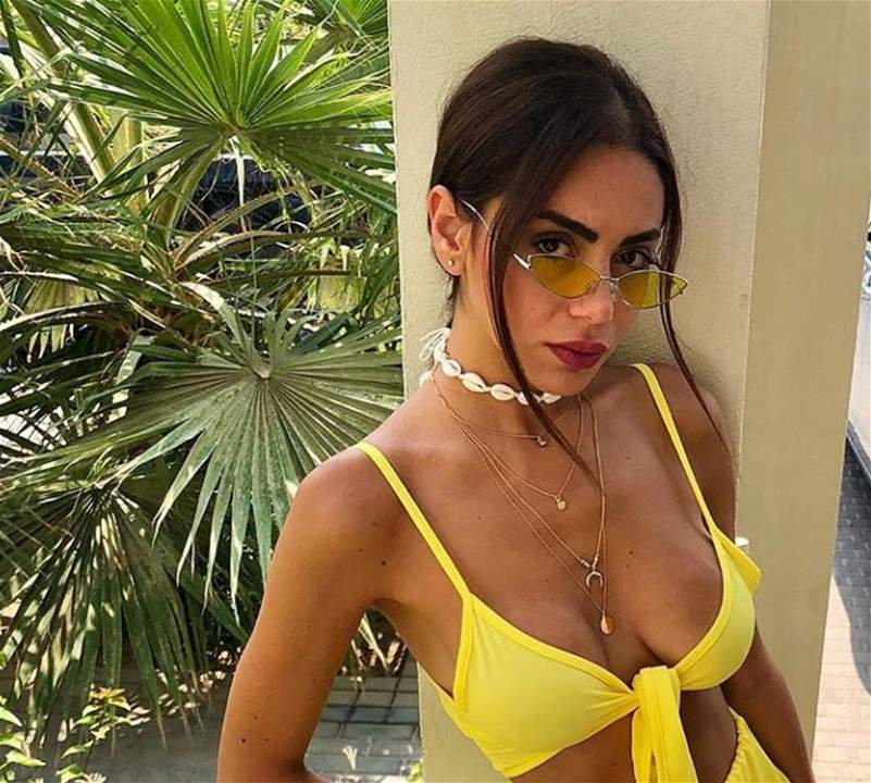 نجمة "باب الحارة" ​شمس الملا​ تشعل السوشال ميديا بإطلالة جريئة!