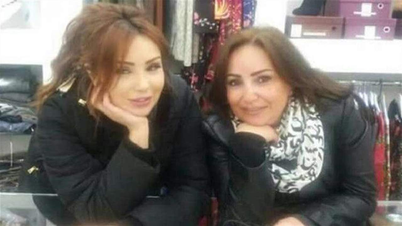 الفنانة السورية تولاي هارون تنشر صورة لقبر شقيقتها الراحلة دينا
