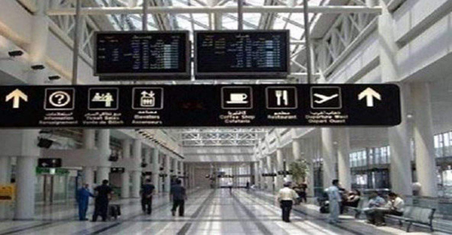 بالفيديو- هاجمت موظفي استقبال الفنادق داخل مطار بيروت 