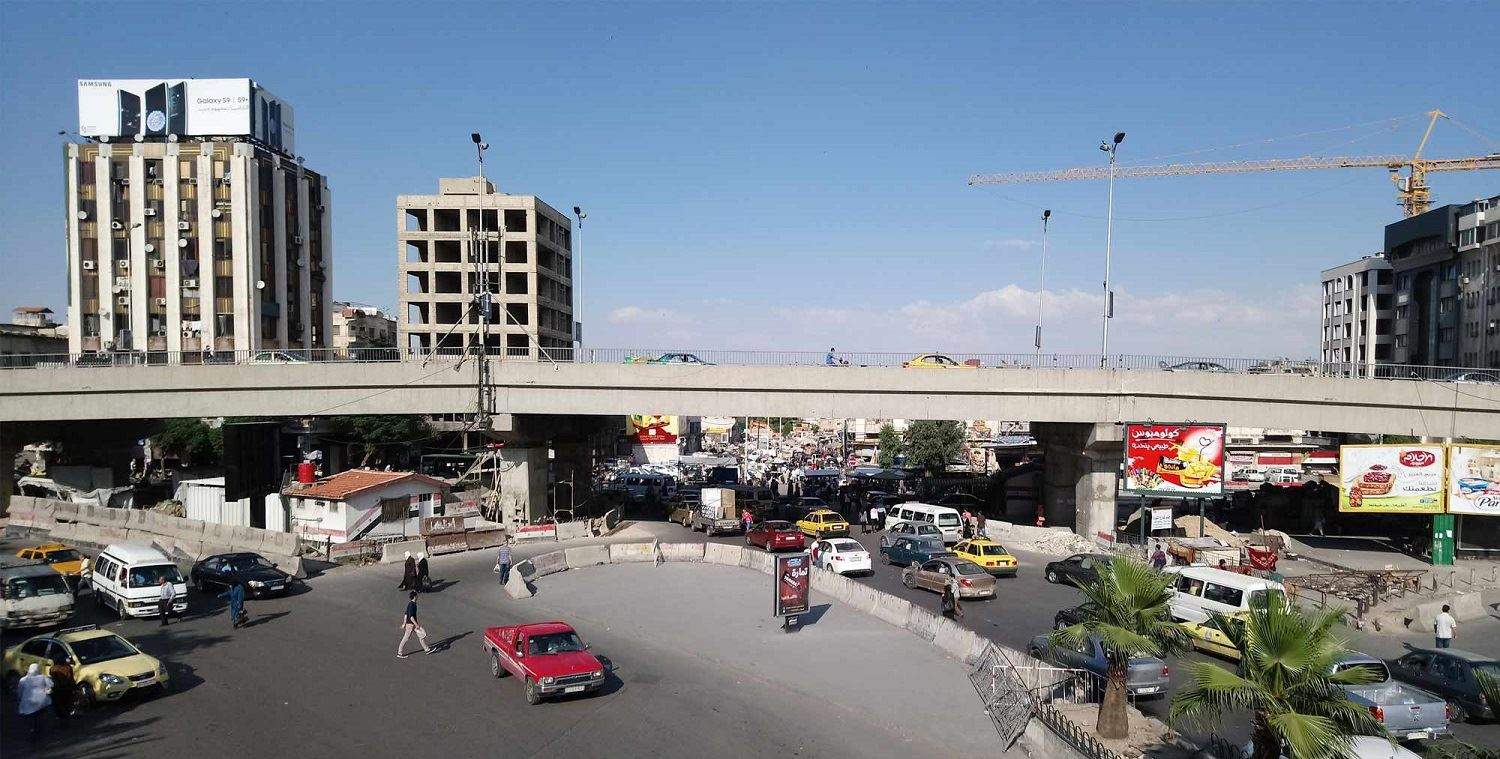 بالصورة- ازالة حاجز شارع الثورة من دمشق 