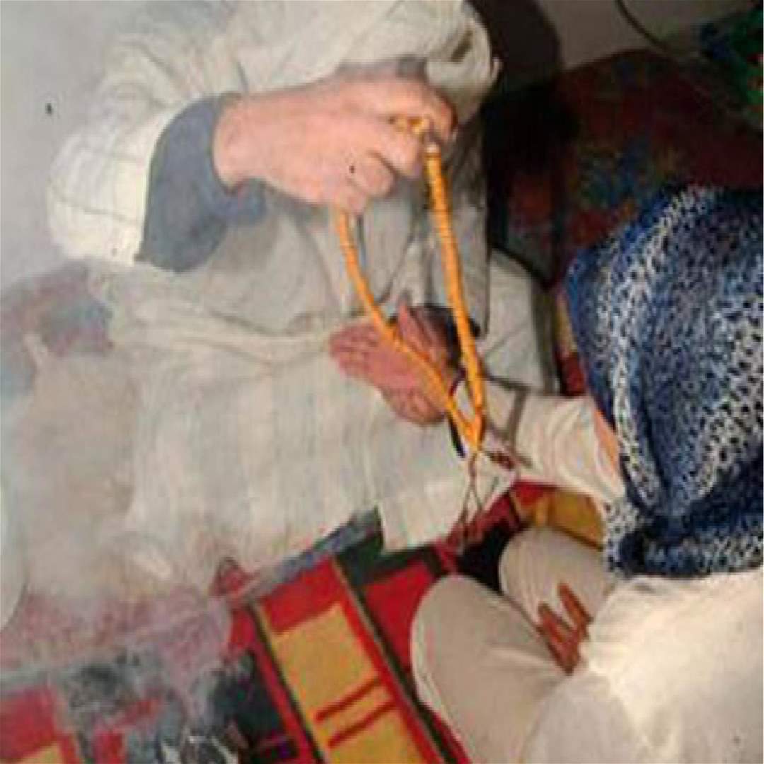 وعدها بإعادتها إلى زوجها ومارس الجنس مع ضرتها.. "مشعوذ صحنايا" في قبضة الشرطة!