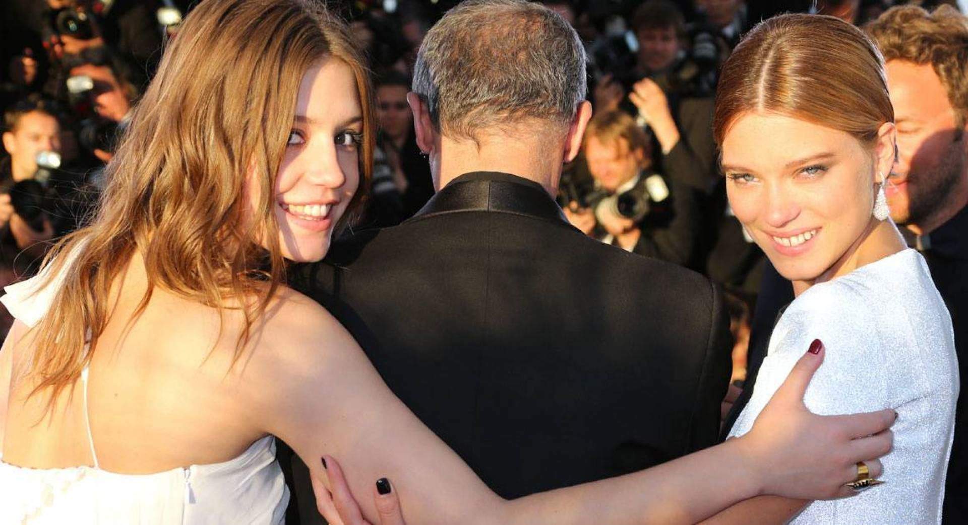 نجمة عالمية تتهم مخرجاً عربياً بالتحرش بها جسدياً خلال نومها! 