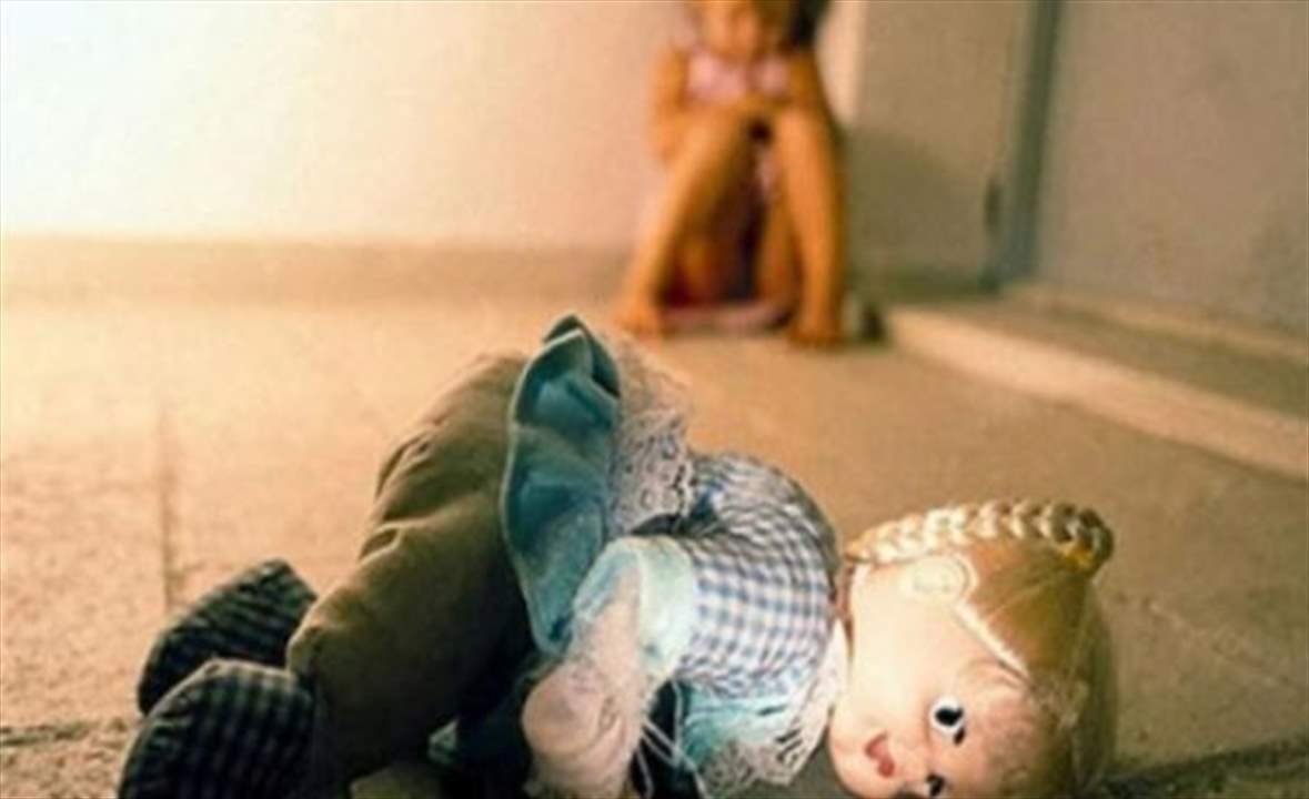 استدرج طفلة السنتين من أمام منزلها إلى غرفة مهجورة واغتصبها حتّى الموت!