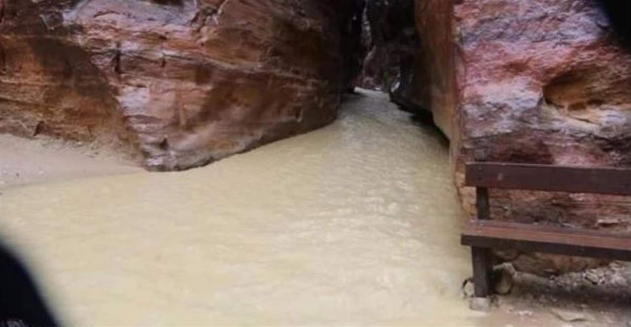 إجلاء آلاف السيّاح من مدينة البتراء جراء السيول في الأردن وارتفاع عدد الضحايا! 