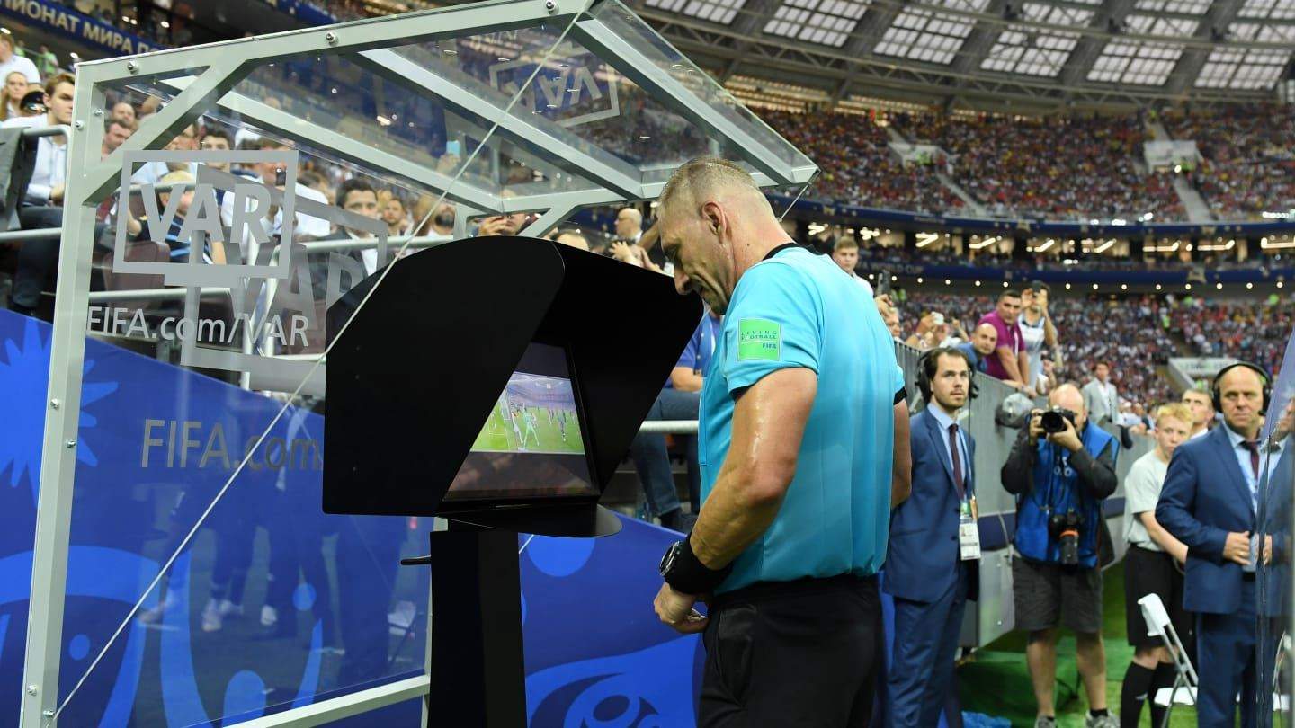 أندية الدوري الانكليزي توافق على استخدام تقنية حكم الفيديو المساعد الموسم المقبل