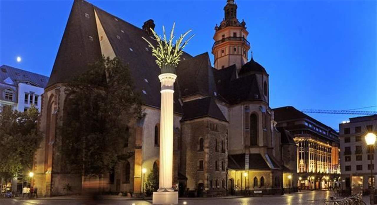 كاهن يسرق الأموال من صندوق الكنيسة والسبب غريب!