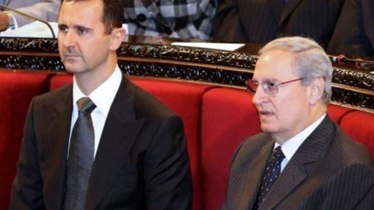 بعد الشائعات... ظهور لفاروق الشرع إلى جانب الرئيس السوري بشار الأسد 
