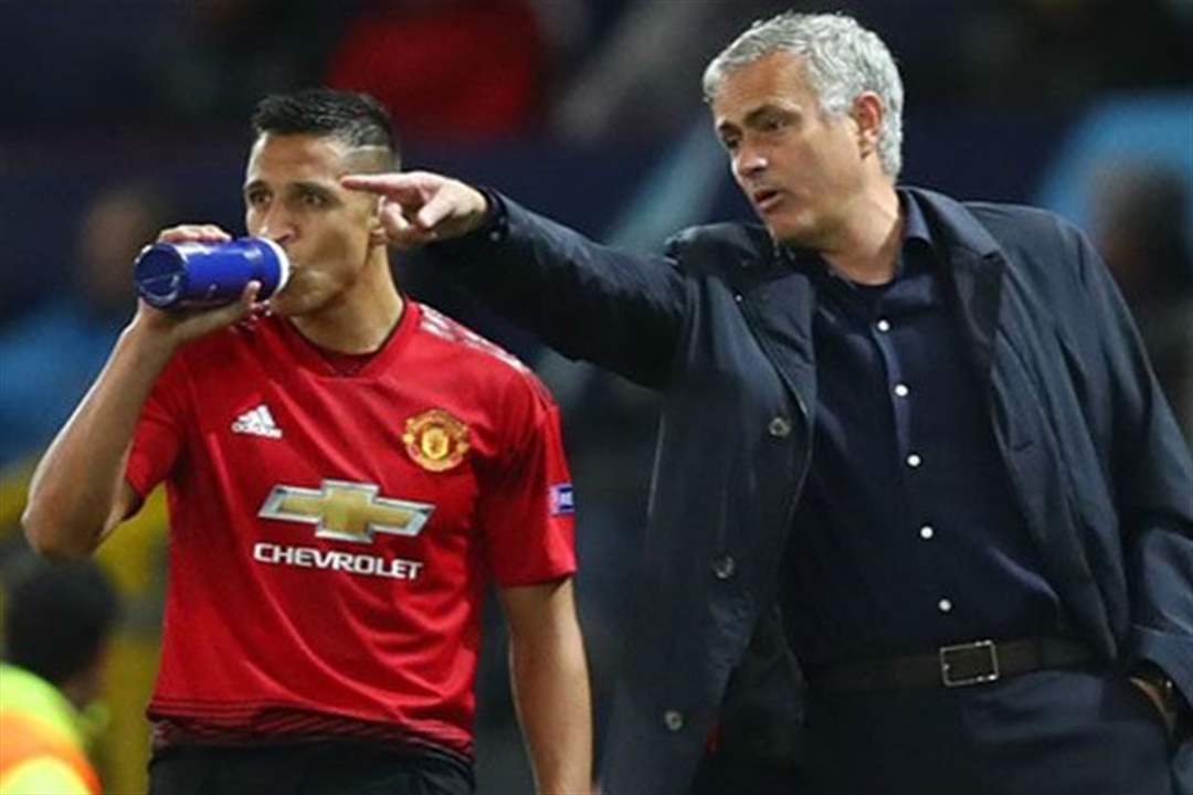 مورينيو ينفي نية سانشيز بالرحيل