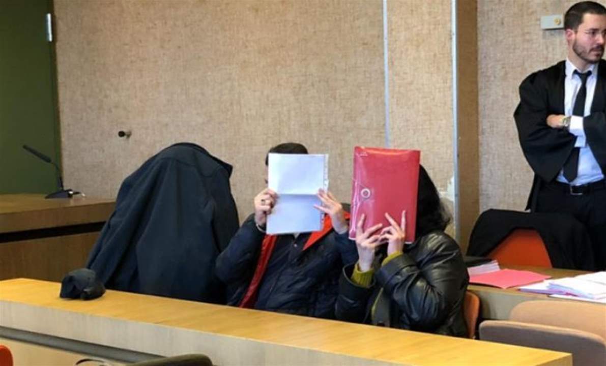 عائلة سورية تعاقب ابنتها بسبب علاقتها بشاب أفغاني بطريقة غريبة! 