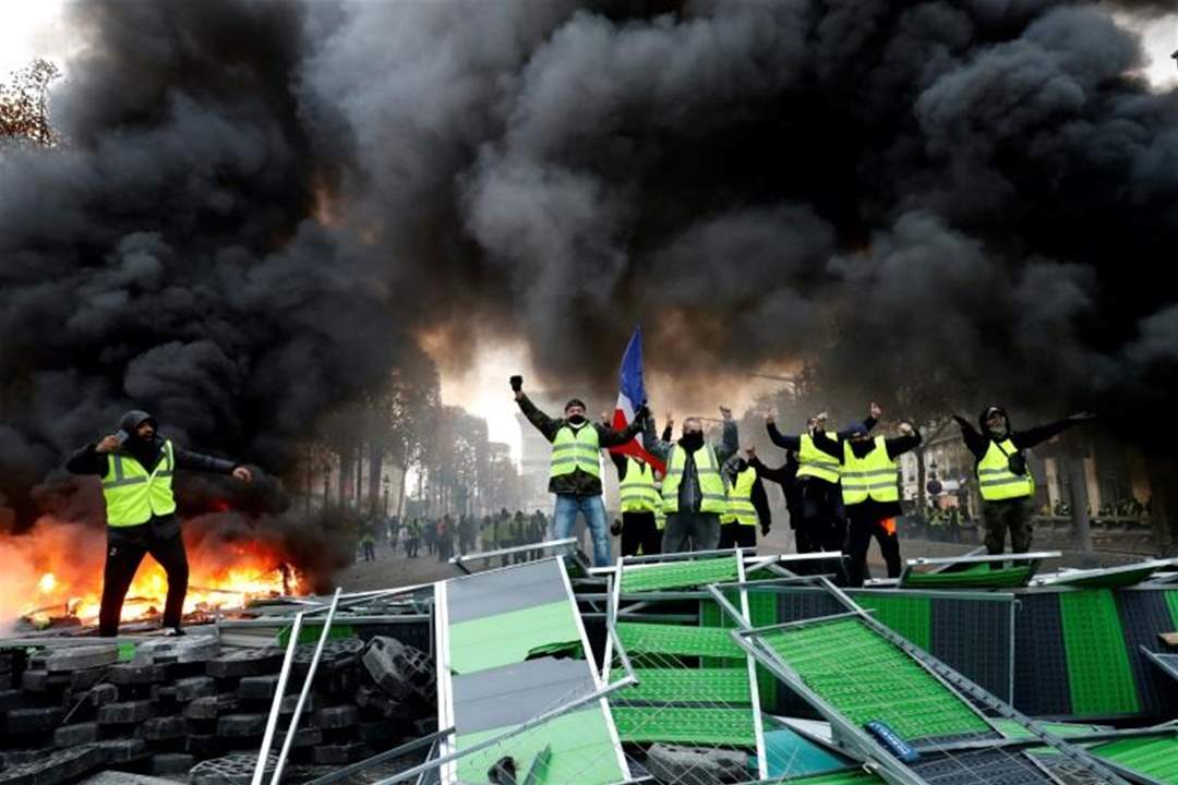 بالفيديو والصور - الشانزليزيه يتحول إلى ساحة حرب... ماذا يحصل في باريس؟