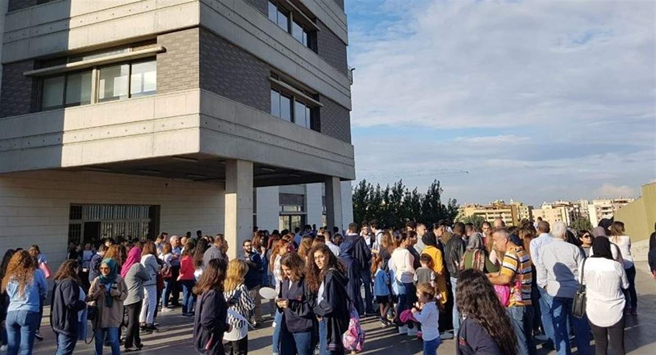 مراسلة "الجديد": وفد من أهالي ثانوية الآباء الانطونيين سلم رسالة إلى السفير البابوي في لبنان لايصالها الى الفاتيكان ليتدخل في مسألة تأجير المدرسة