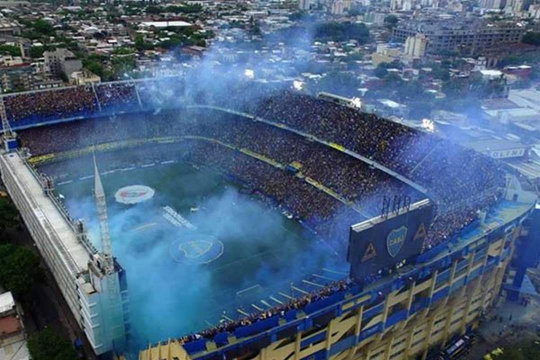 جماهير ريال مدريد تستغل إقامة "ديربي الموت" على أرضها بطريقة مقززة .. هذه اللعبة في الأصل للفقراء لا الأغنياء