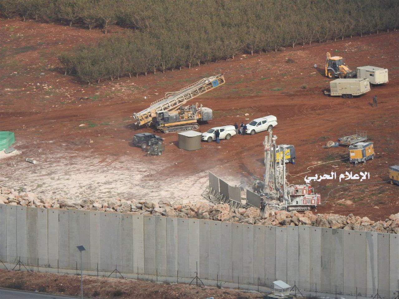 "الإعلام الحربي" ينشر فيديو لما يسمى بعملية "درع الشمال" للعدو الصهيوني عند الحدود اللبنانية