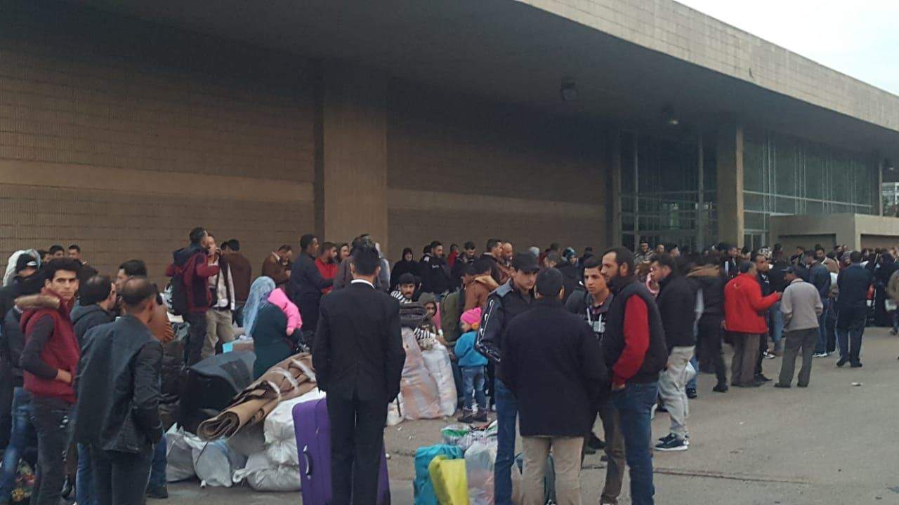 بالصور- دفعة جديدة من النازحين تغادر لبنان الى سوريا 