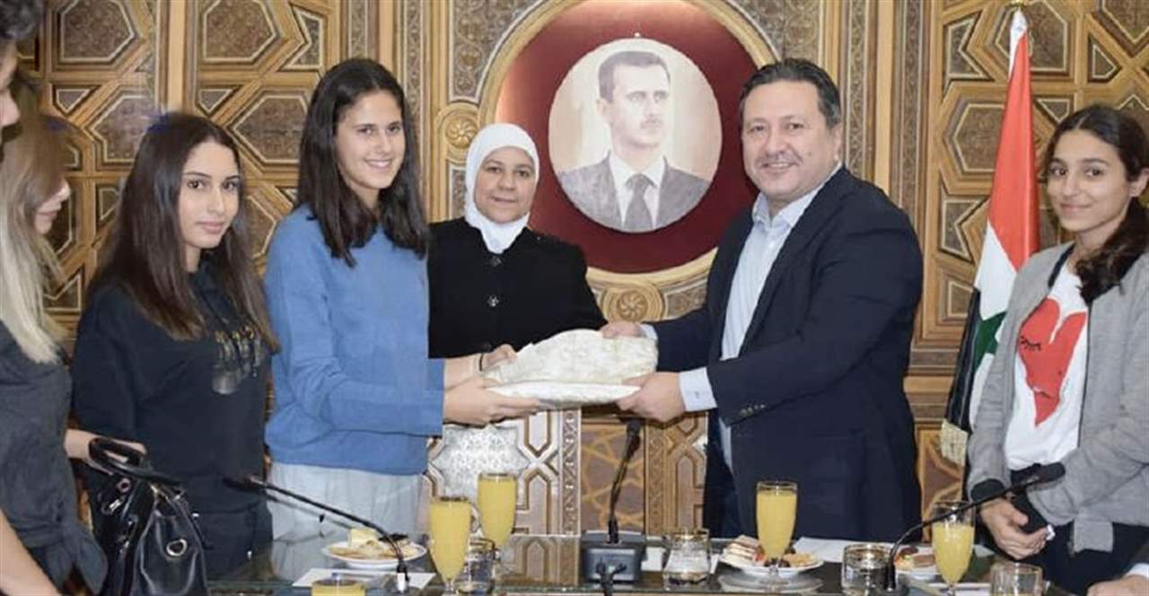 بالصور - ابنة الرئيس السوري تجمع المال لمعالجة الجرحى!