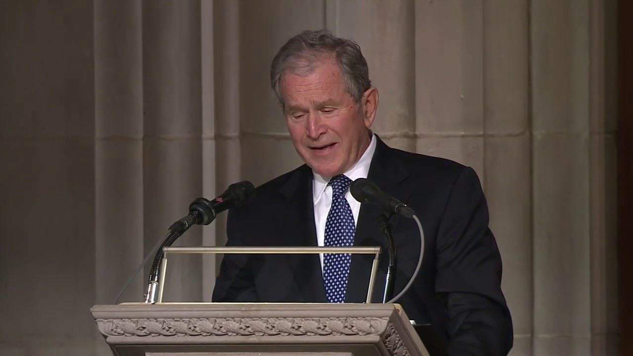 فيديو- جورج بوش الإبن يجهش بالبكاء في وداع والده!