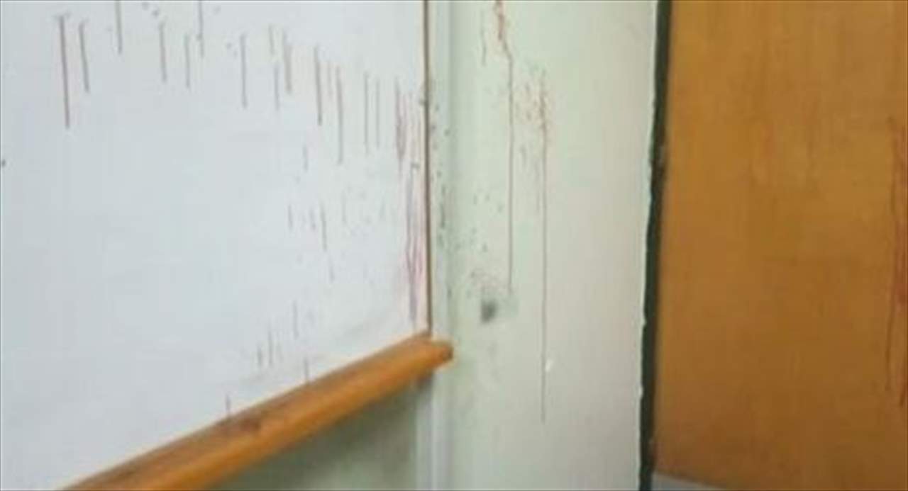 طالب جامعي يطعن استاذه بـ"المشرط" أثناء الشرح في قاعة التدريس