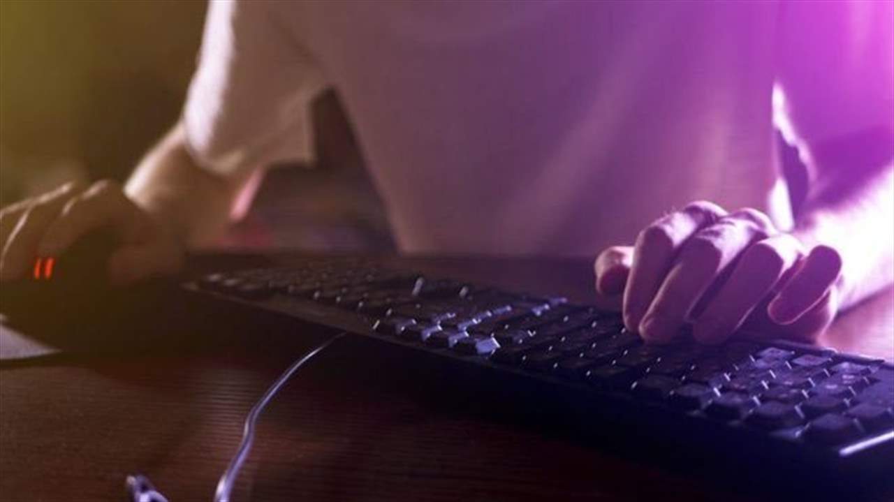  اعتدى بالضرب على امرأة في بث مباشر للعبة فيديو الكترونية وهذا ما حلّ به...