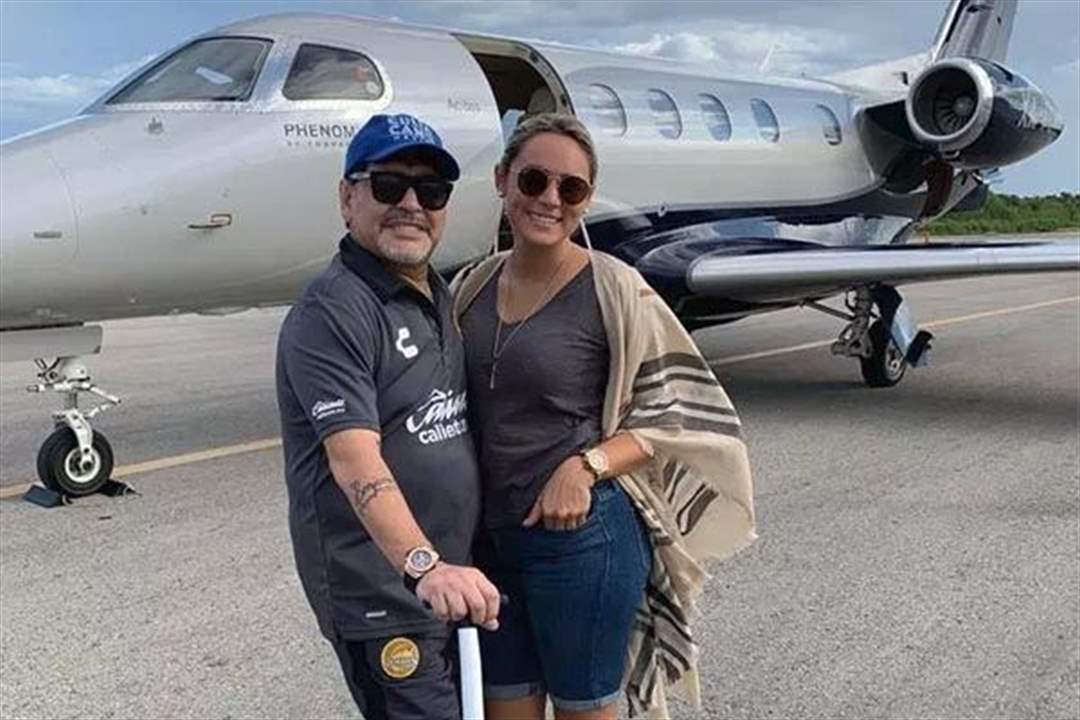 فضيحة جديدة في حياة دييغو مارادونا العاطفية .. صديقته الشابة طردته من المنزل الذي اشتراه لها!