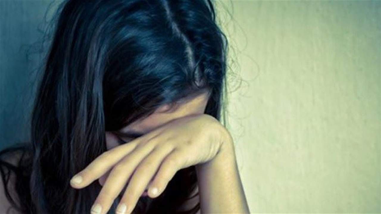  8 رجال اغتصبوا شابة لأشهر عدة 