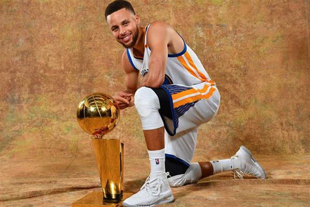 بعد تصريحاته المثيرة للجدل ضد ناسا .. ستيفن كوري قبل دعوتها لزيارة معمل أبحاث على "القمر"!