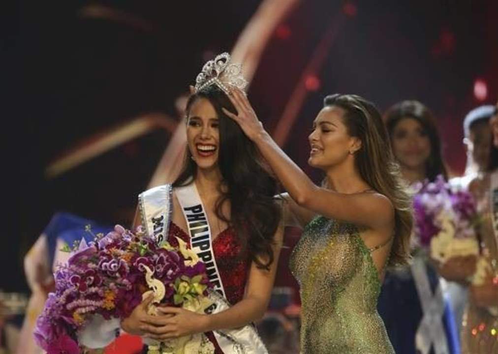 بالفيديو- حسناء فيليبينية تتربع على عرش ملكة جمال الكون لعام 2018
