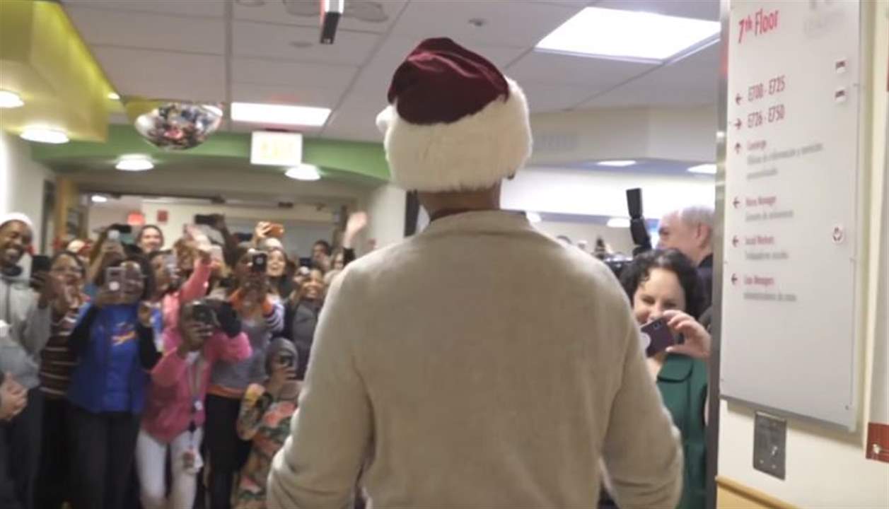 بالفيديو - باراك أوباما بدور "بابا نويل"! 