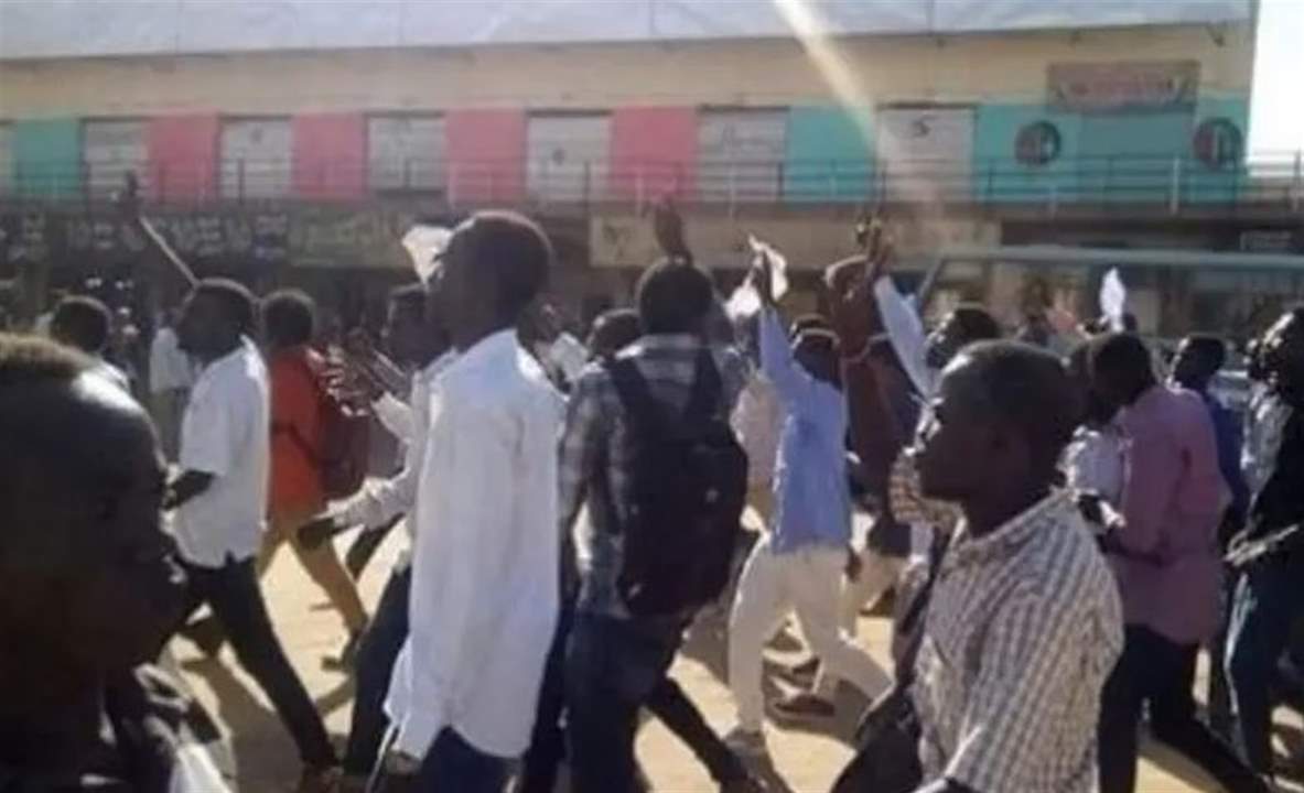 رويترز: إعلان حالة الطوارئ في مدينة القضارف السودانية بعد سقوط قتيلين من المحتجين 