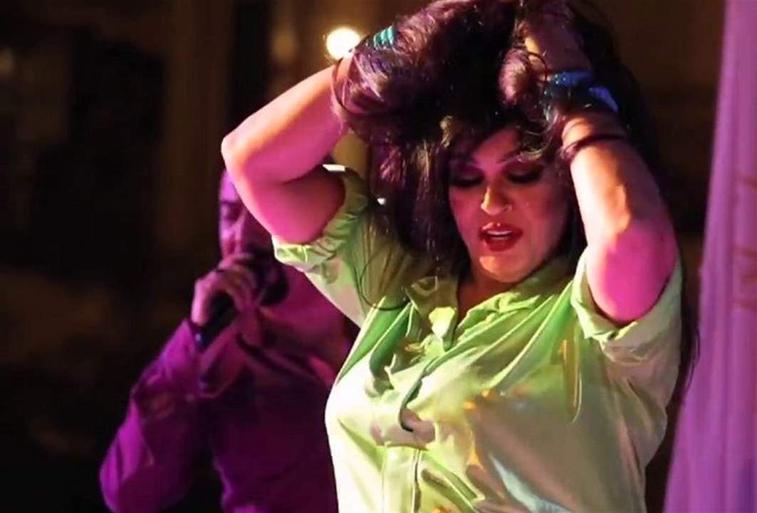 إبنة فيفي عبده تخرج عن صمتها... ما موقفها من عودة والدتها للرقص؟