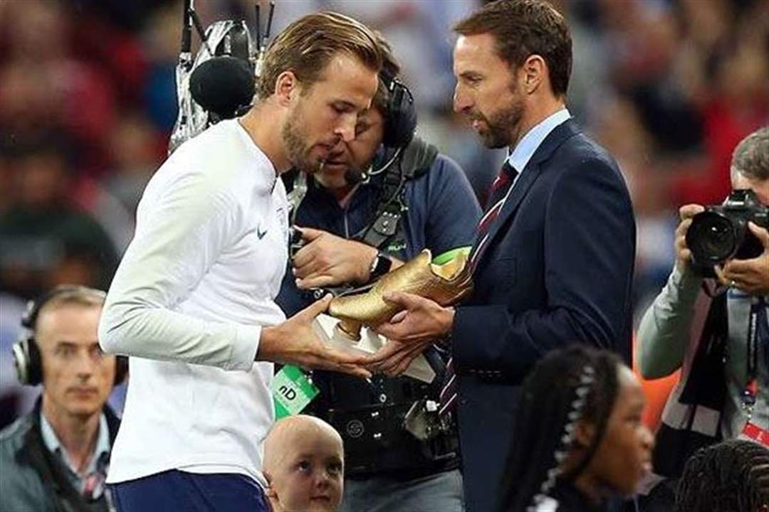 تقديرا للخدمات التي قدمها لبلاده .. هاري كين مكرماً من الملكة إليزابيث الثانية!