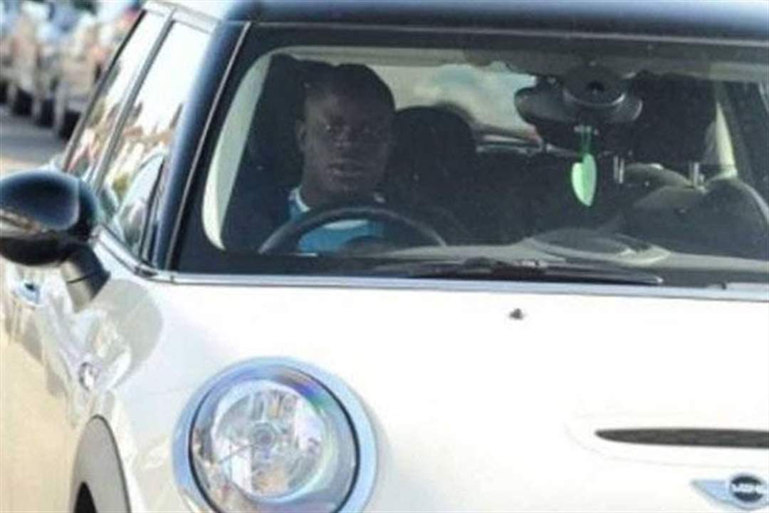 نجوم يتقاضون رواتب خيالية لكن لا يفضلون مظاهر الثراء الفاحش .. قصة بسيطة وبطلها معقول