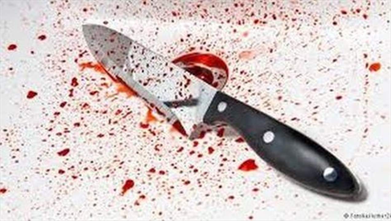 شاب يطعن شقيقه بآلة حادة بسبب خلافات عائلية