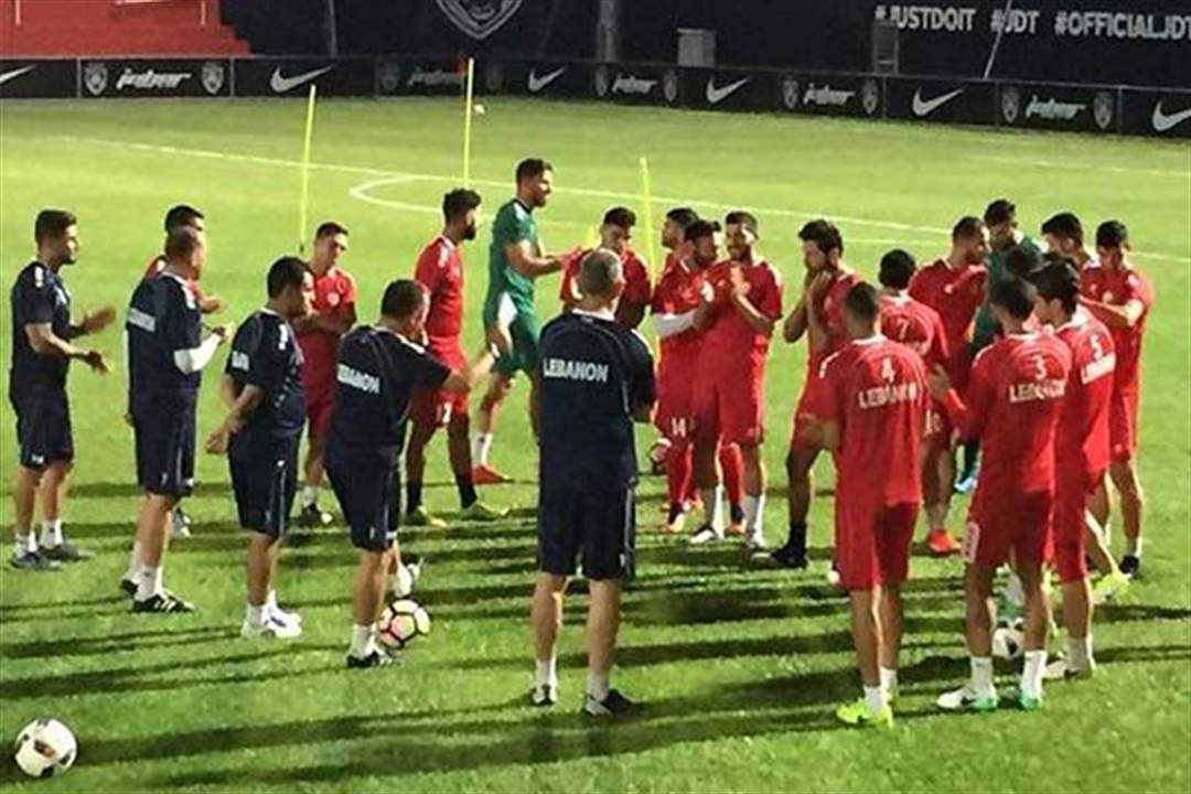 مدرب منتخب لبنان يستبعد 4 لاعبين ويحسم اللائحة النهائية المشاركة في كأس آسيا الإمارات!