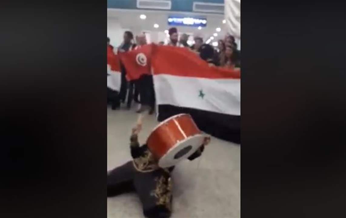 بالفيديو - استقبال حافل لأول طائرة سوريّة تحط في تونس منذ سنوات!