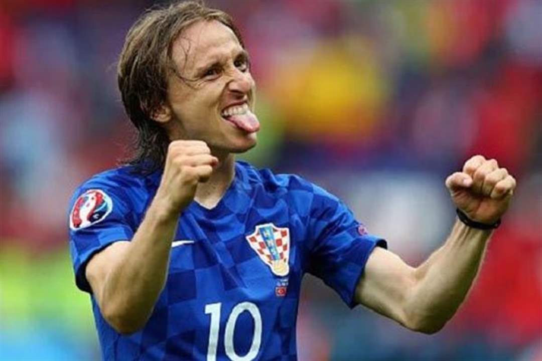 بعد كسر هيمنة كريستيانو رونالدو وليونيل ميسي .. لوكا مودريتش يتفوق على نوفاك ديوكوفيتش ويتوج بجائزة أفضل رياضي في البلقان