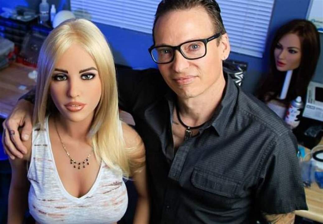 تقنية مثيرة جديدة تمكّن الروبوتات الجنسية من الشعور بلمسات البشر