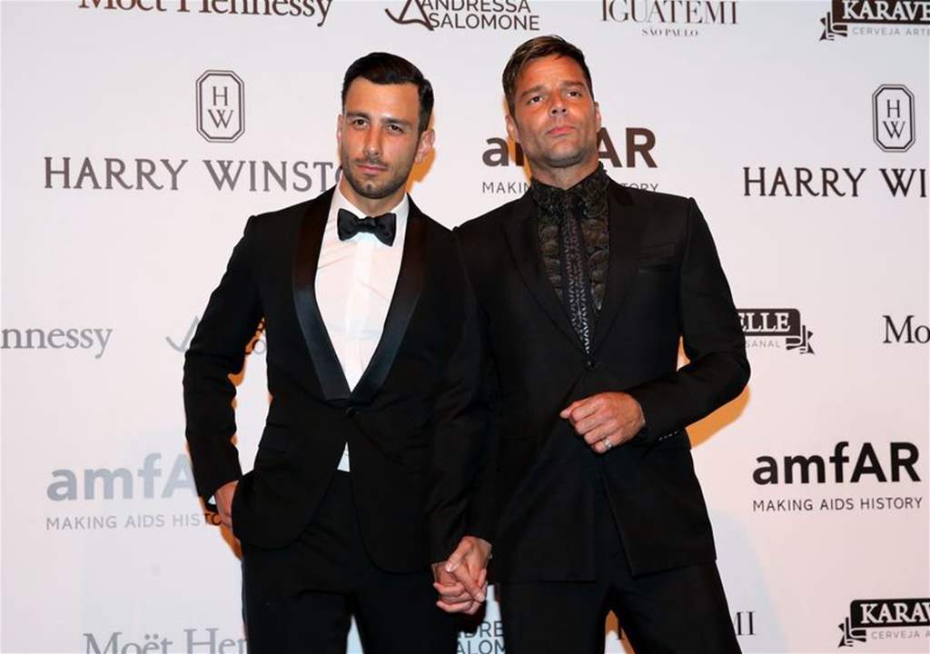 بالصورة - ريكي مارتن وزوجه السوري يستقبلان مولودتهما الجديدة