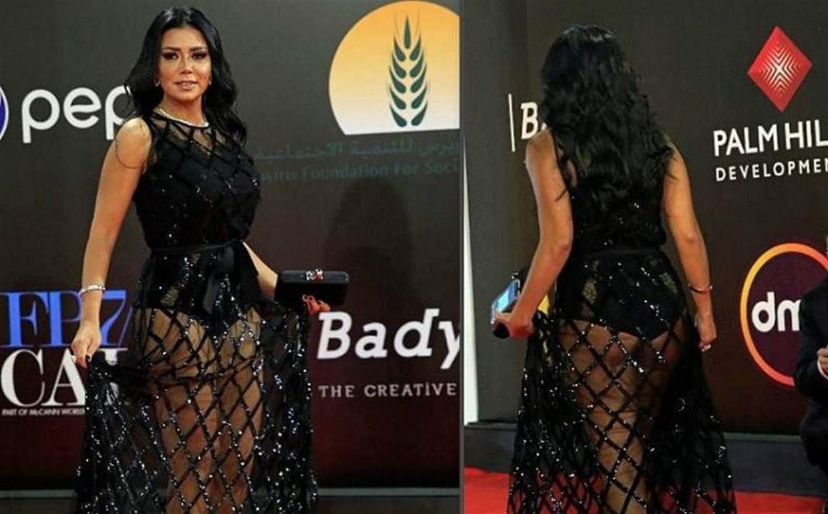 فستان رانيا يوسف يُعرض "لانجيري" فى أحد المحلات الشعبية في مصر!