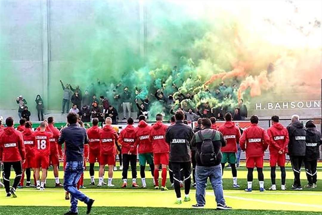 رئيس الحكومة المكلّف سعد الحريري زار المنتخب: فلتلعبوا للقميص بقلب واحد خلافاً للطاقم السياسي