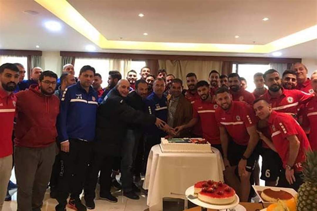 وفد إداري فني من العهد زار المنتخب: اليوم تمثلون الوطن والشعب اللبناني .. فخورون بكم وننتظر الإنجازات