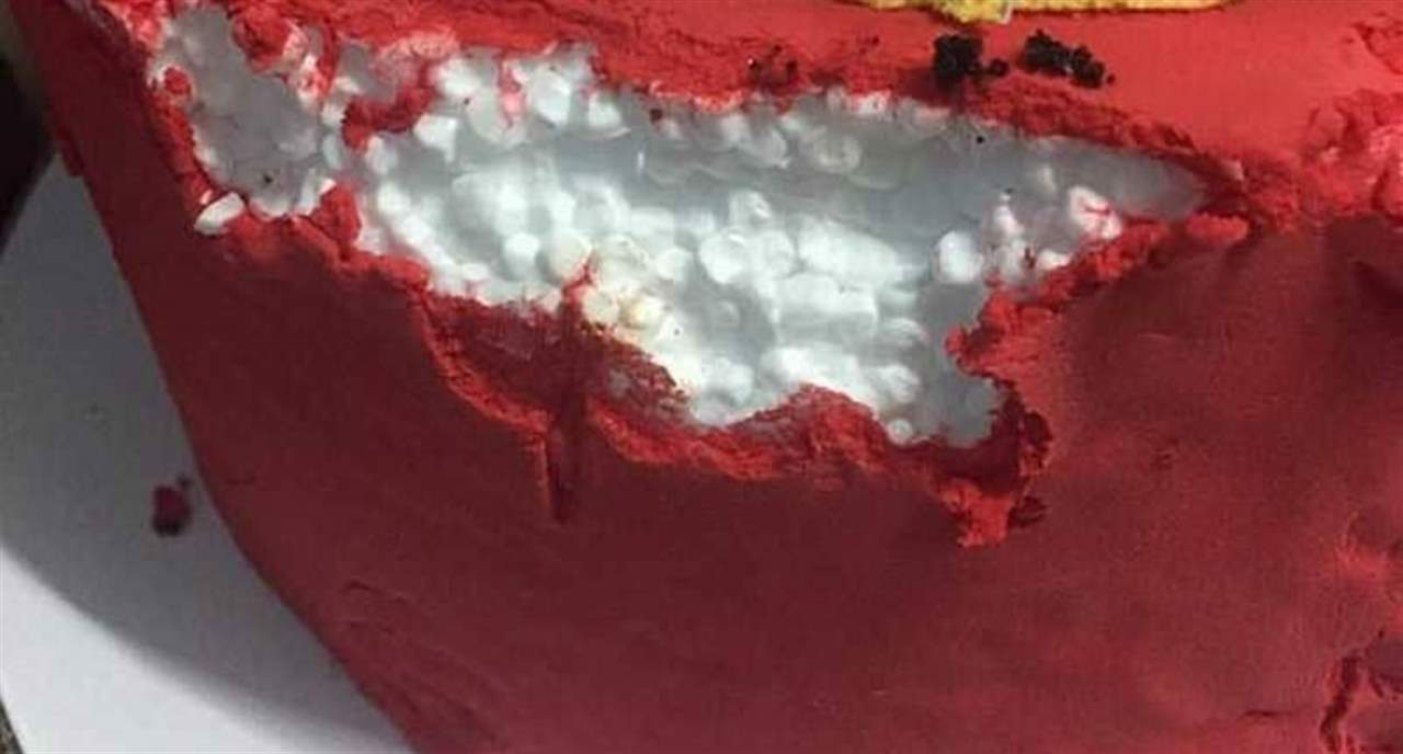 بالفيديو - كعكة زفاف "مزيفة" تدفع بالعروسين الى قسم الشرطة