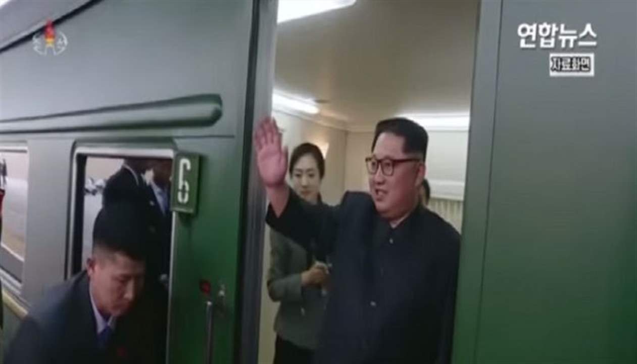 بالفيديو - كيم جونغ اون يصل وزوجته الى الصين على متن قطاره الخاص