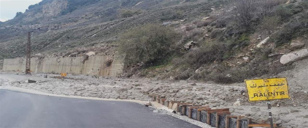 انهيارات على الطرق الرئيسية والفرعية تقطع طرقا في الشوف