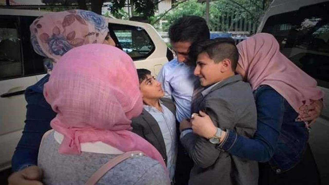 بالفيديو - سوري يلتقي عائلته بعد 7 سنوات من الفراق
