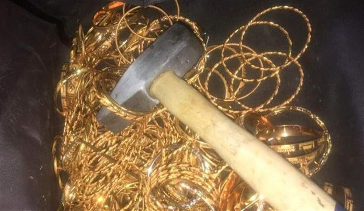 سطو مسلح على محل مجوهرات قرب دمشق خلال مباراة سوريا مع فلسطين !