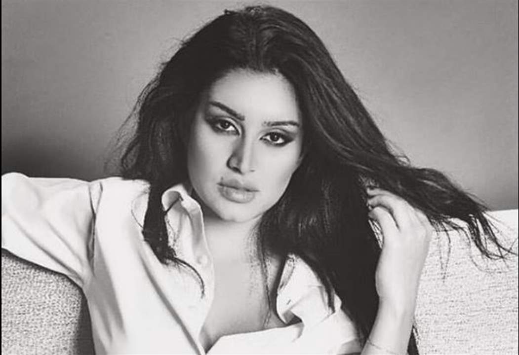 الفنانة السورية سارة فرح تثير الجدل في أحدث جلسة تصوير لها 