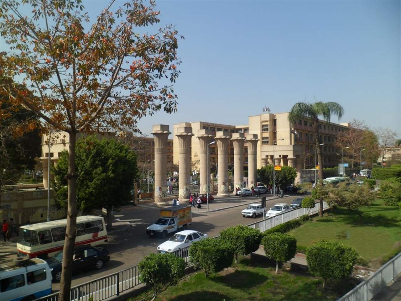 ظهرت في مقطع فيديو تعانق صديقها ففُصلت من الجامعة!