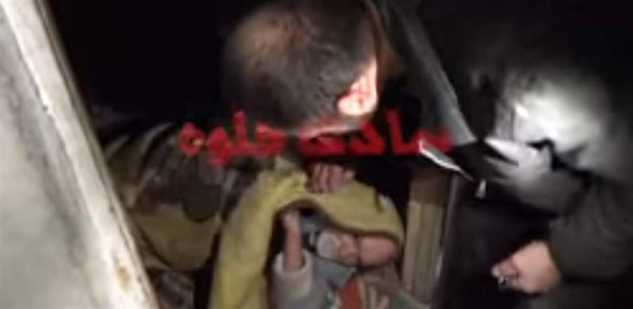 بالفيديو - سوري يقوم بسجن والده المسن في قبو منزل مهجور في حلب!