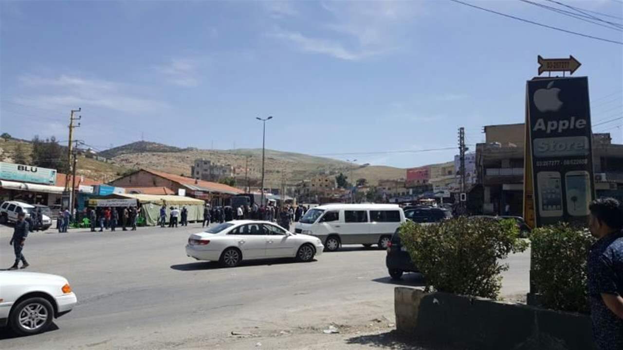 قنبلتان وبطارية وأسلاك كهربائية داخل كيس في منطقة المصنع