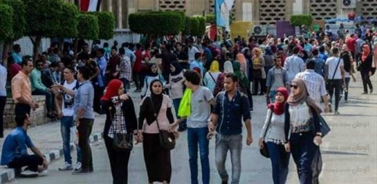 وزير التعليم المصري يجبر طلاب الجامعات على دفع 10 جنيهات!